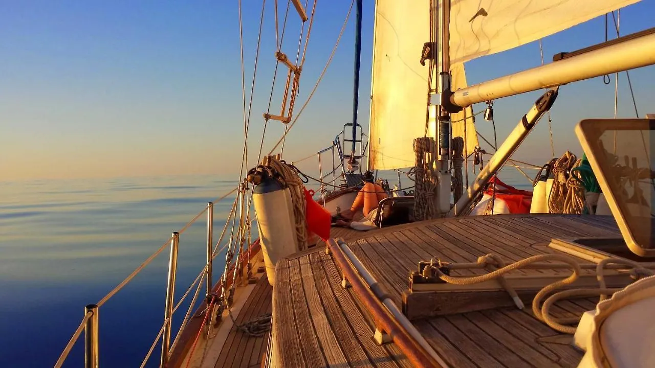Stay On A Beautiful Ocean Going Classic Schooner! Barcelona